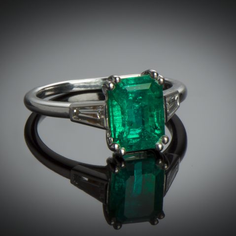 Bague Cartier émeraude (certificat LFG) diamants