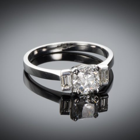 Bague solitaire diamant coussin 1 carat (certificat HRD)