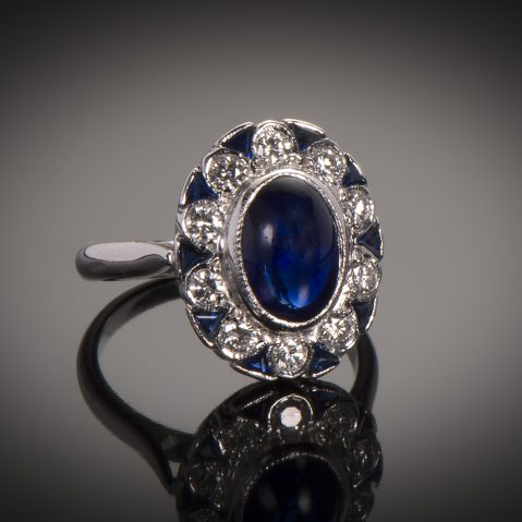 Bague saphir cabochon diamants Art Déco (vers 1930)