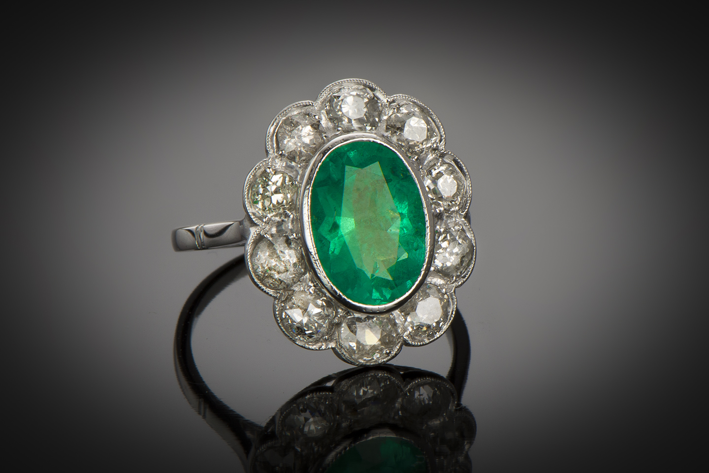 Art Deco emerald and diamond ring (2.70 carats – Certificate)-1