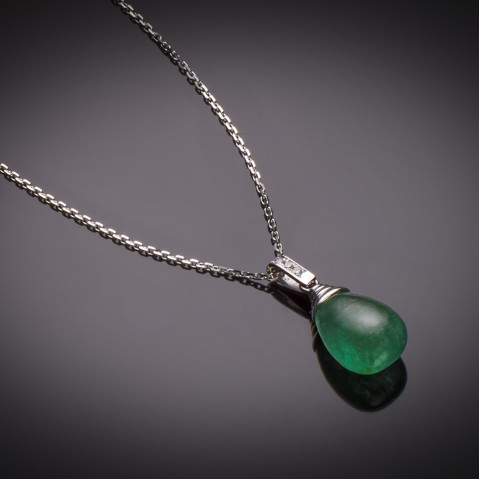 Emerald cabochon pendant (14.64 carats – certificate)