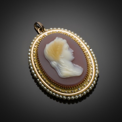 Cameo pendant (4.5 x 3.5 cm)
