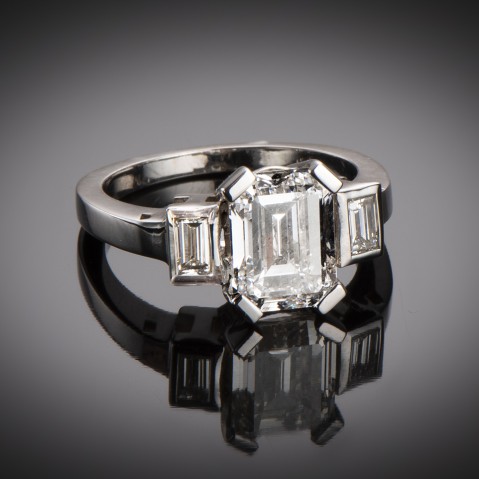 Solitaire ring rectangle diamond 3.03 carats (LFG certificate)