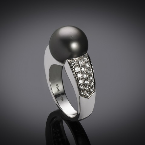 Boucheron pearl diamond ring