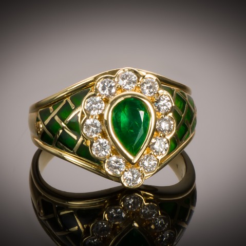 Vintage enamelled emerald diamond ring
