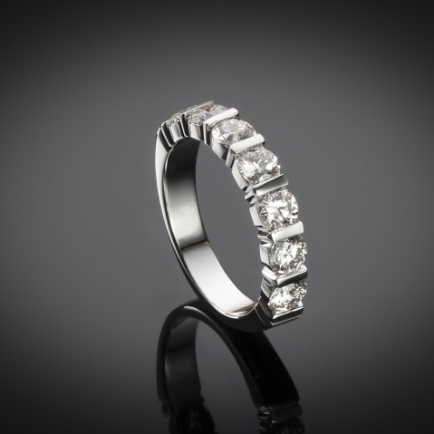 Diamond ring (E VS1 GIA certificates)