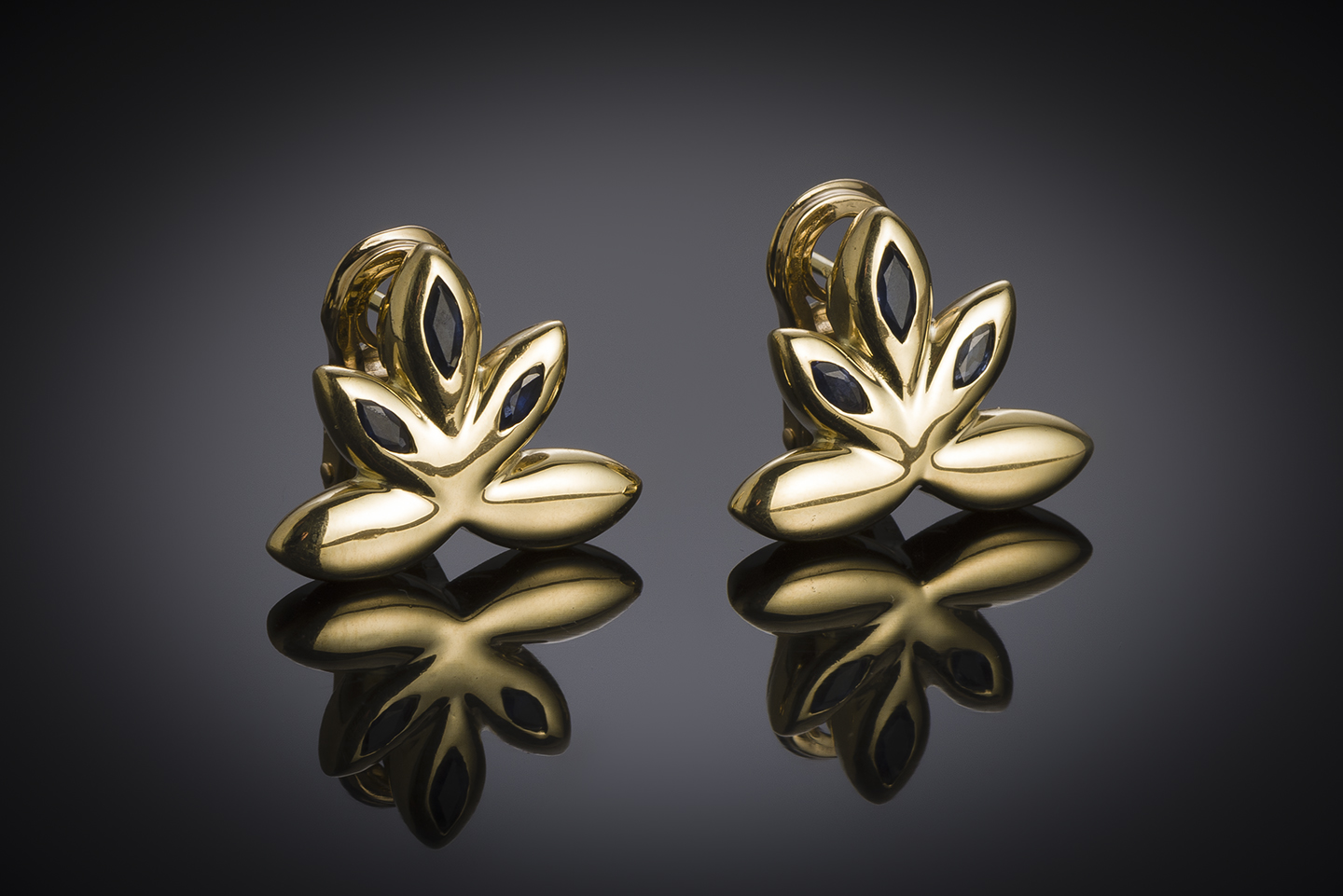Chaumet sapphire earrings-1
