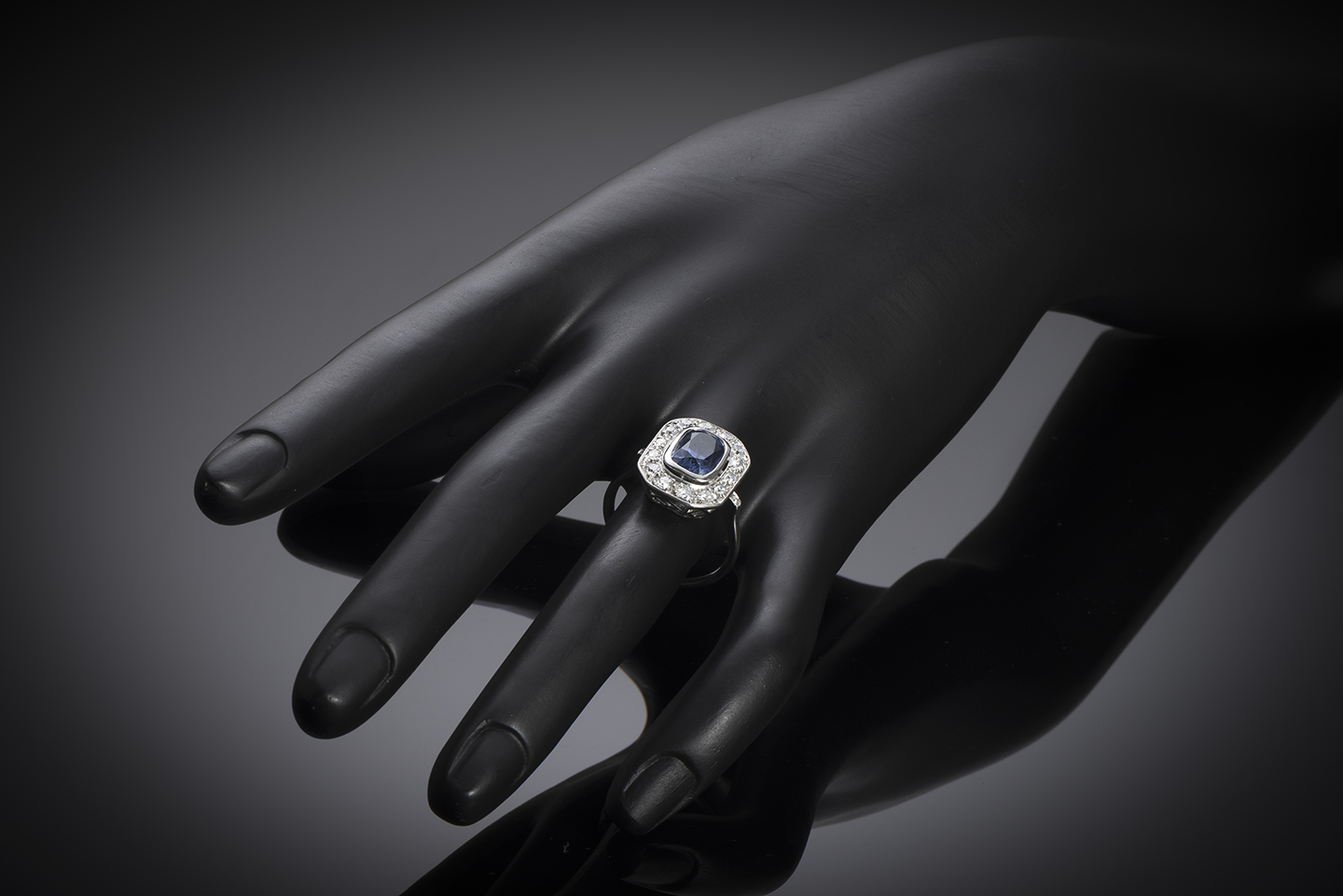French Art deco ring circa 1935, Glannes R. former Maison Duran, natural sapphire (4 carats, laboratory certificate) and diamonds-2