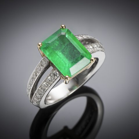 Emerald ring 4.45 carats (Colombia – Laboratory certificate) diamonds