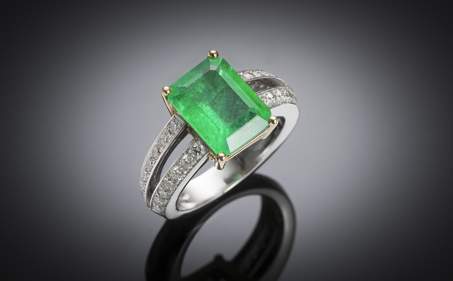 Emerald ring 4.45 carats (Colombia – Laboratory certificate) diamonds-1