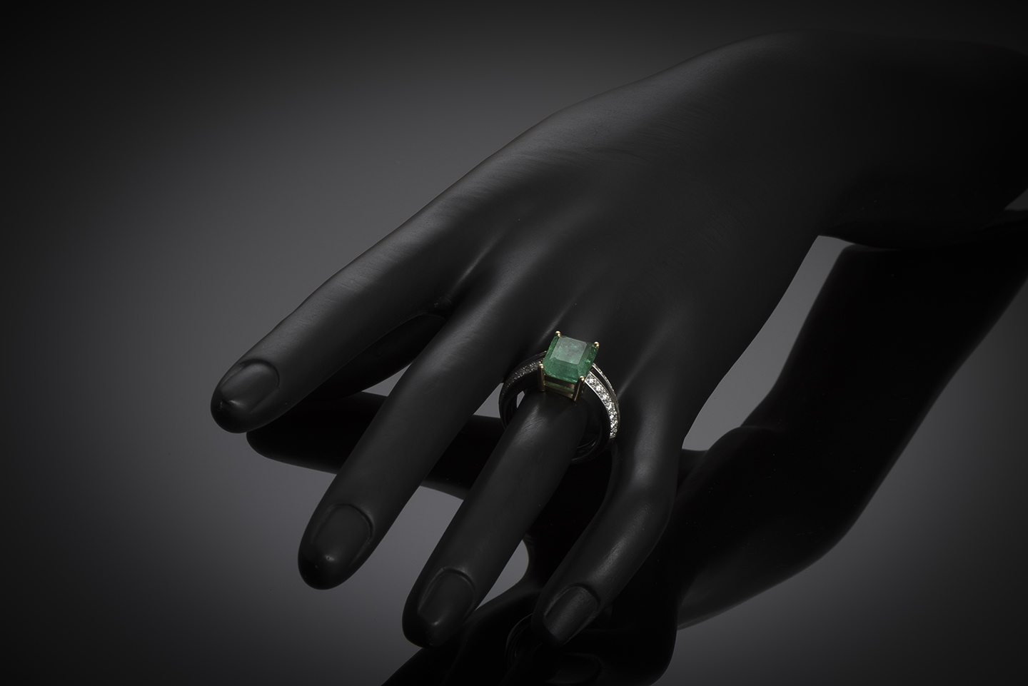 Emerald ring 4.45 carats (Colombia – Laboratory certificate) diamonds-2