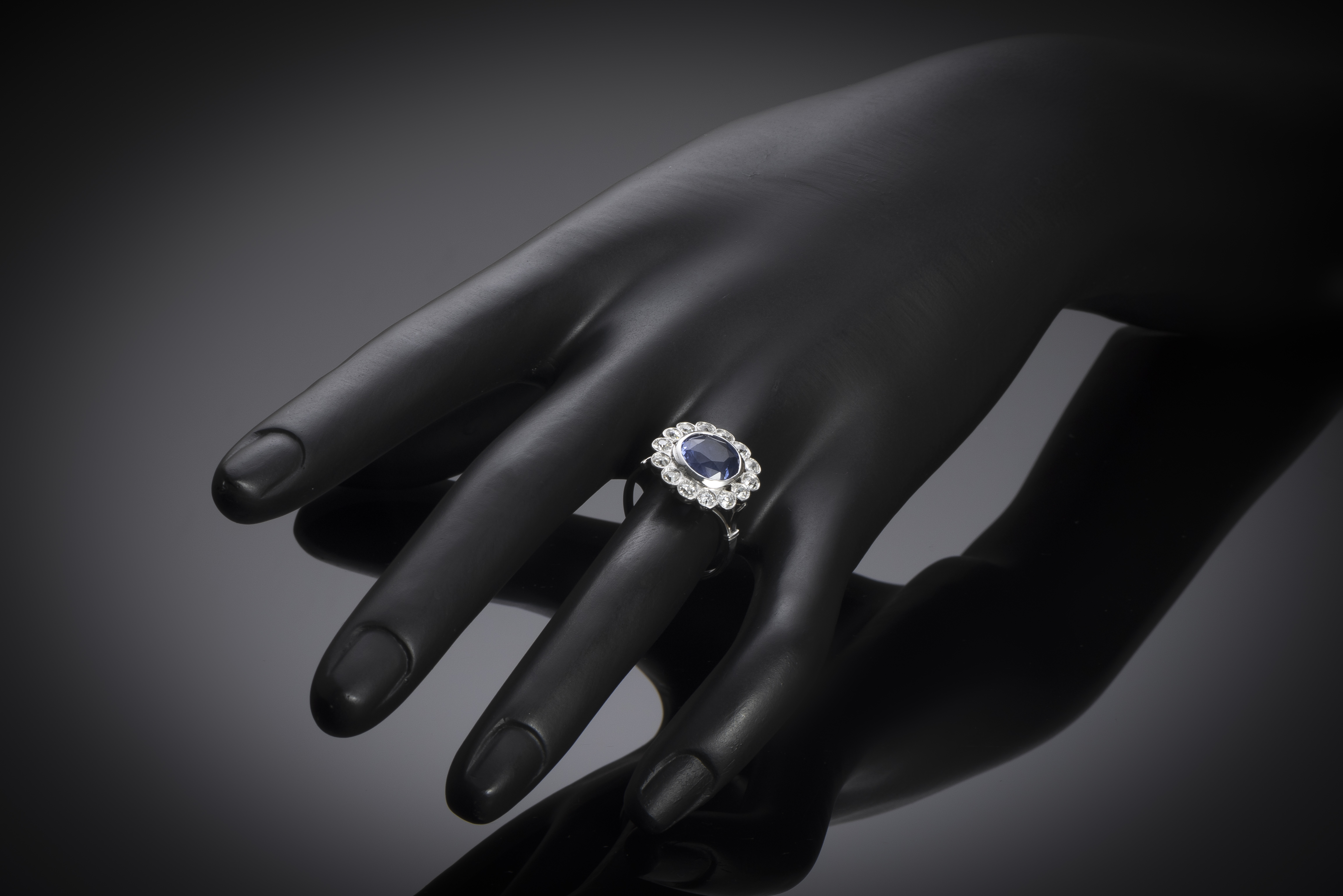 French Art deco ring circa 1935, natural sapphire (3,47 carats, laboratory certificate) and diamonds-2