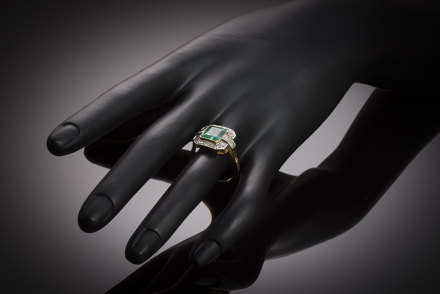 French Art deco emerald (colombian – laboratory certificate) and diamond ring-2