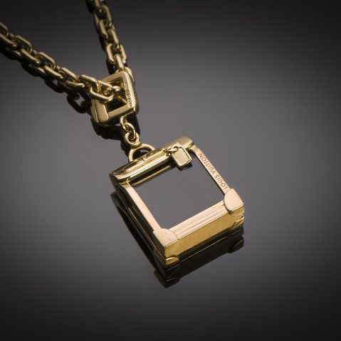 French Louis Vuitton necklace and pendant in gold (65 grs) – Chain (70 cm) and pendant signed