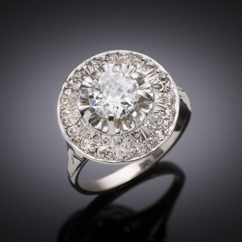 Art Deco diamond ring (1.60 carat, center 1.05 carat)