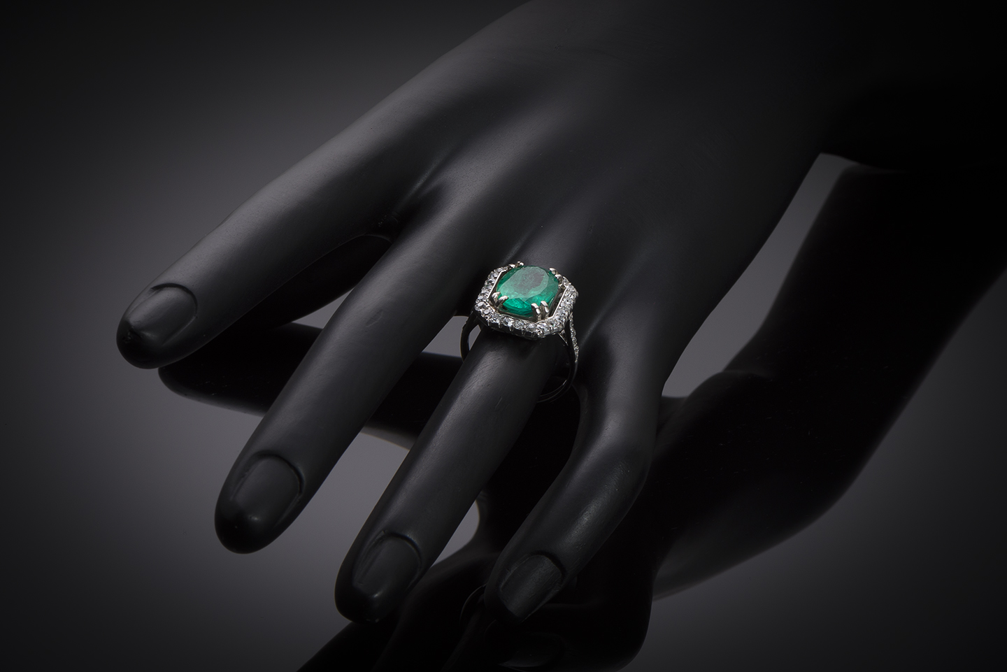 French Art Deco emerald 3.67 carats (Colombian – Certificate) and diamond ring-2