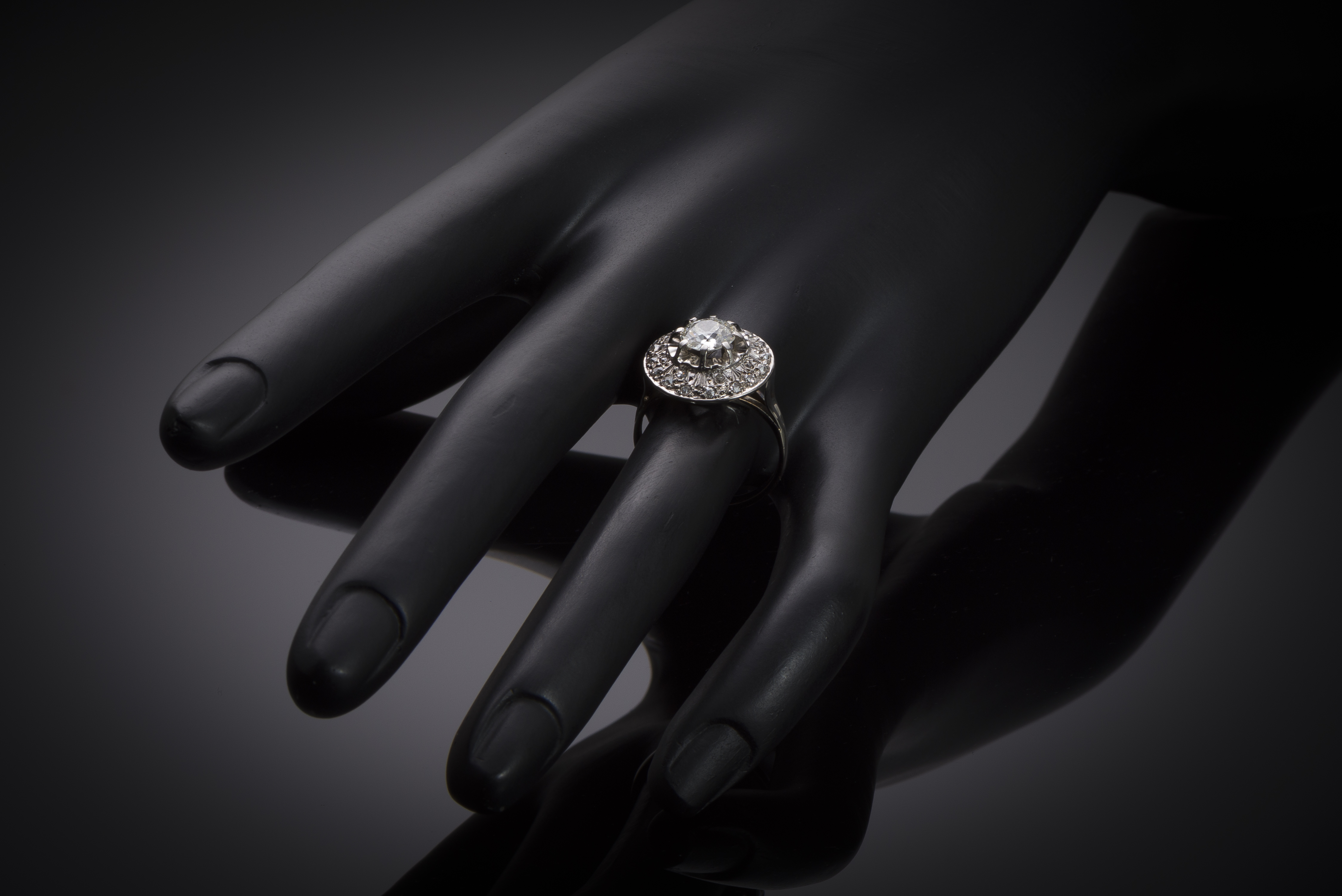 Art Deco diamond ring (1.60 carat, center 1.05 carat)-2