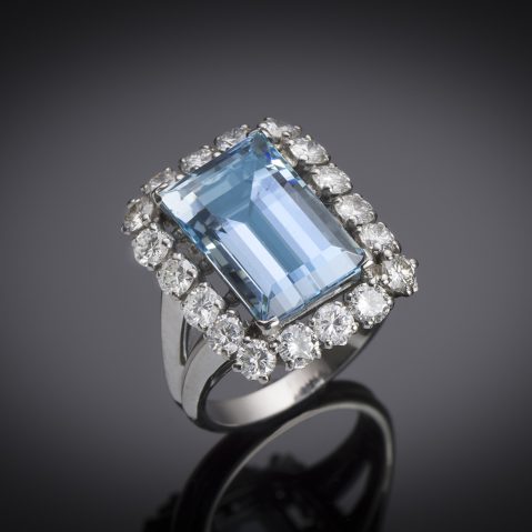 Vintage Santa Maria aquamarine (7.80 carats, laboratory certificate) and diamond (1.80 carat) ring