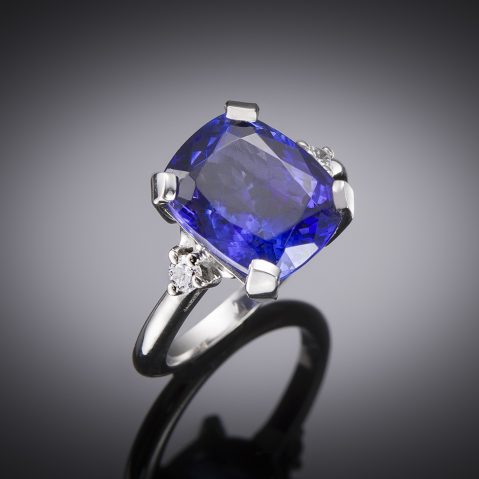 Tanzanite ring (6 carats) diamonds