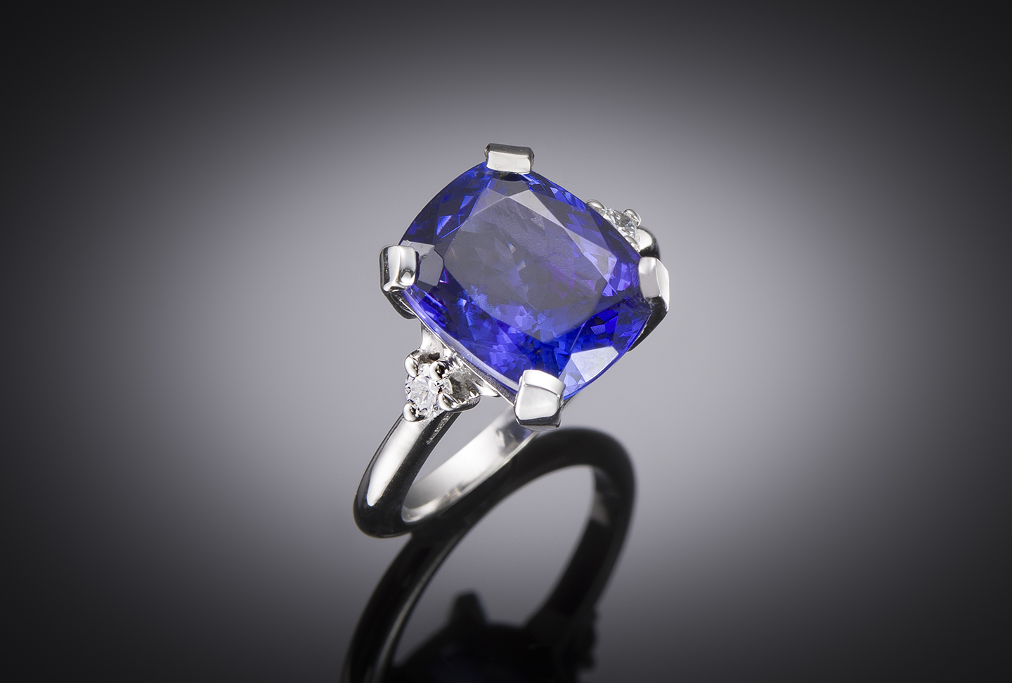 Tanzanite ring (6 carats) diamonds-1