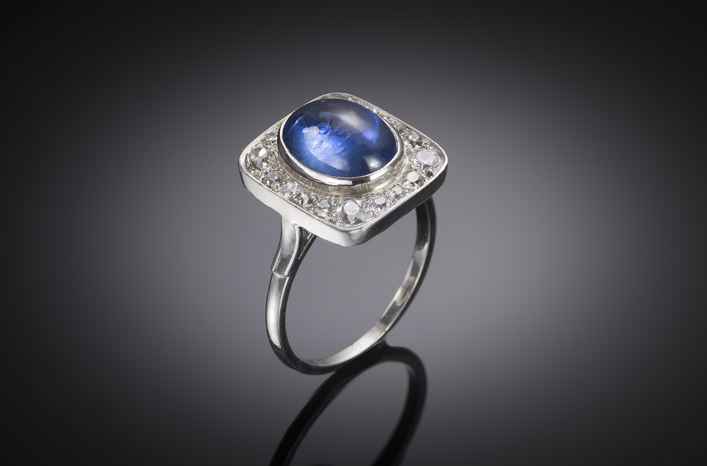 Cabochon sapphire (3.70 carats) and diamond ring in platinum-1
