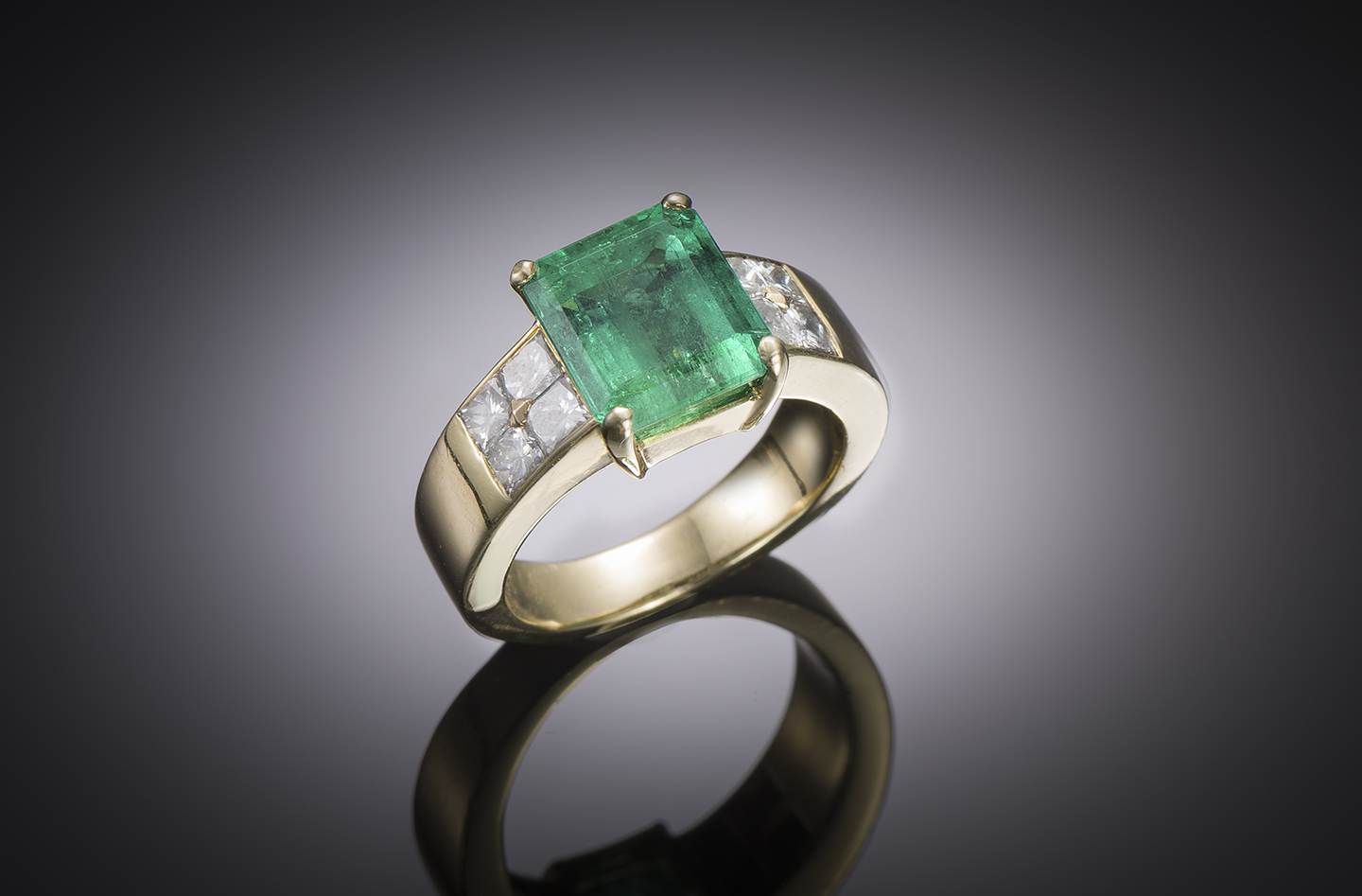 Colombian emerald 4.26 carats (laboratory certificate) and diamond ring-1