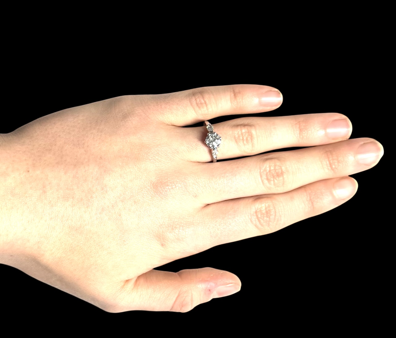 French Mellerio ring with 1.08 carat brilliant-cut diamond (LFG Certificate) and marquise-cut diamonds in platinum-2