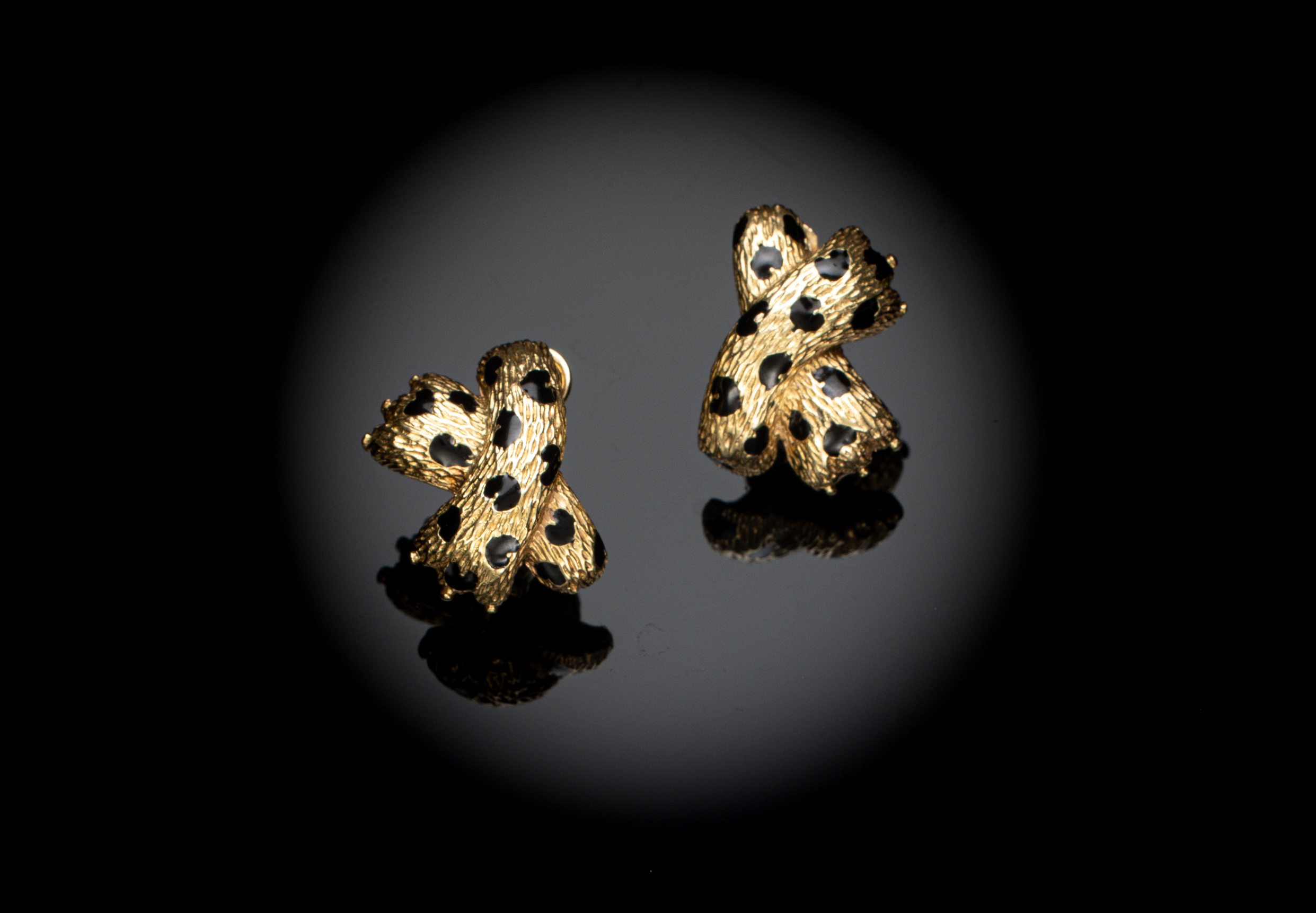 Fred Vintage Enameled « Ombre Féline » Earrings-1