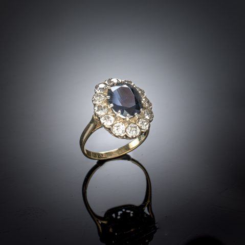 Unheated deep blue sapphire ring of 3.87 carats (lab certificate) and old-cut diamonds (1.60 carats) by Robert Algranate, early 20th century