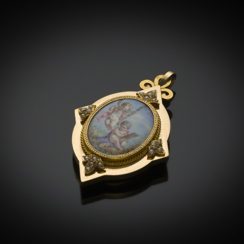 Pendentif ouvrant miniature sur porcelaine fin XIXe siècle