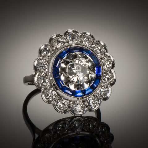 Bague diamants (2,70 carats) saphirs calibrés Art Déco