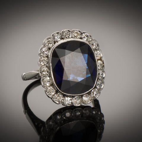 Bague Art Déco saphir (8 carats) diamants