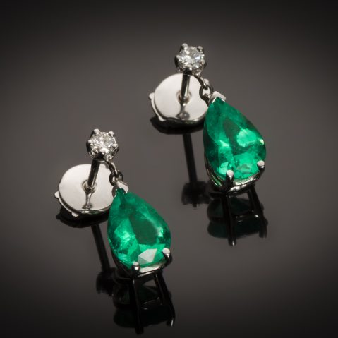 Boucles d’oreilles émeraudes vert intense 3,28 carats (certificat CGL) diamants