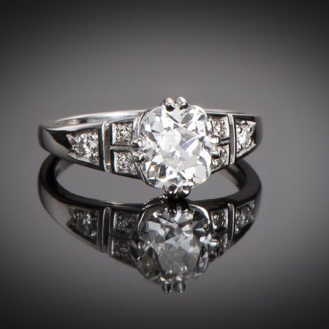 Bague solitaire diamant coussin 1,73 carats (certificat LFG) platine