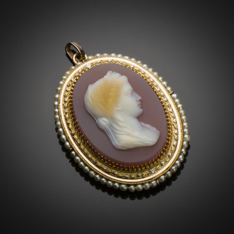 Pendentif camée XIXe siècle (4,5 x 3,5 cm)
