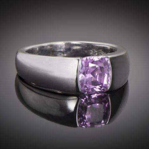 Bague Boucheron saphir naturel à changement de couleur (certificat LFG)