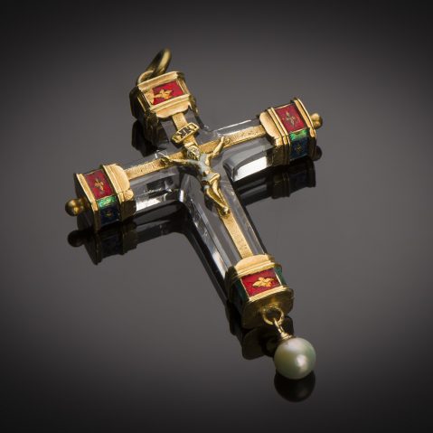 Croix cristal de roche émaillée fin Renaissance (milieu XVIe fin XVIe siècle) perle fine (certificat LFG)