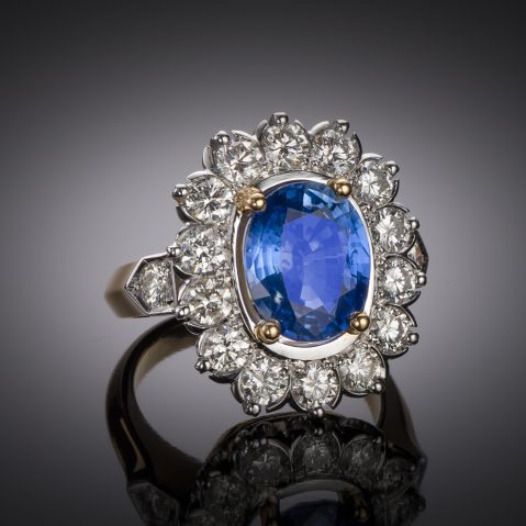 Bague saphir (3,70 carats) diamants (2 carats)
