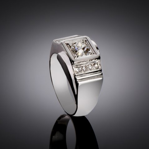 Bague moderniste vers 1935 diamants (1,30 carat)