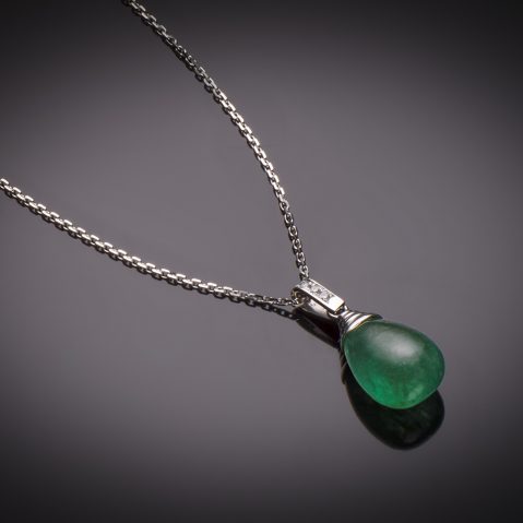 Pendentif émeraude cabochon (14,64 carats – certificat CGL) diamants