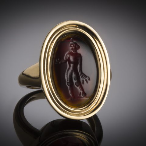 Bague intaille romaine (IIe – IIIe siècle après J.-C.) sur cornaline