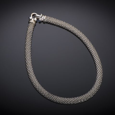 Collier or gris
