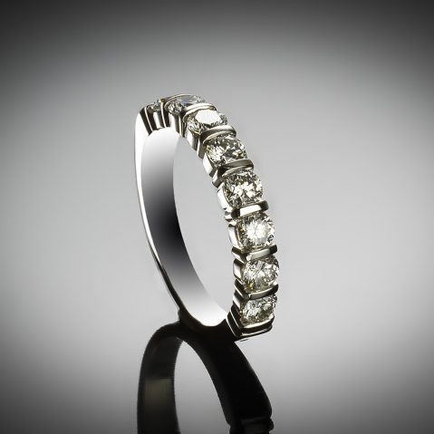 Demi-alliance diamants (Certificat IGI D-E VS2-SI1)