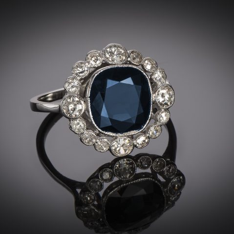 Bague Art Déco saphir (3 carats) diamants (1 carat)