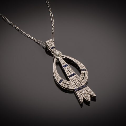 Pendentif et sa chaîne diamants saphirs calibrés Art Déco
