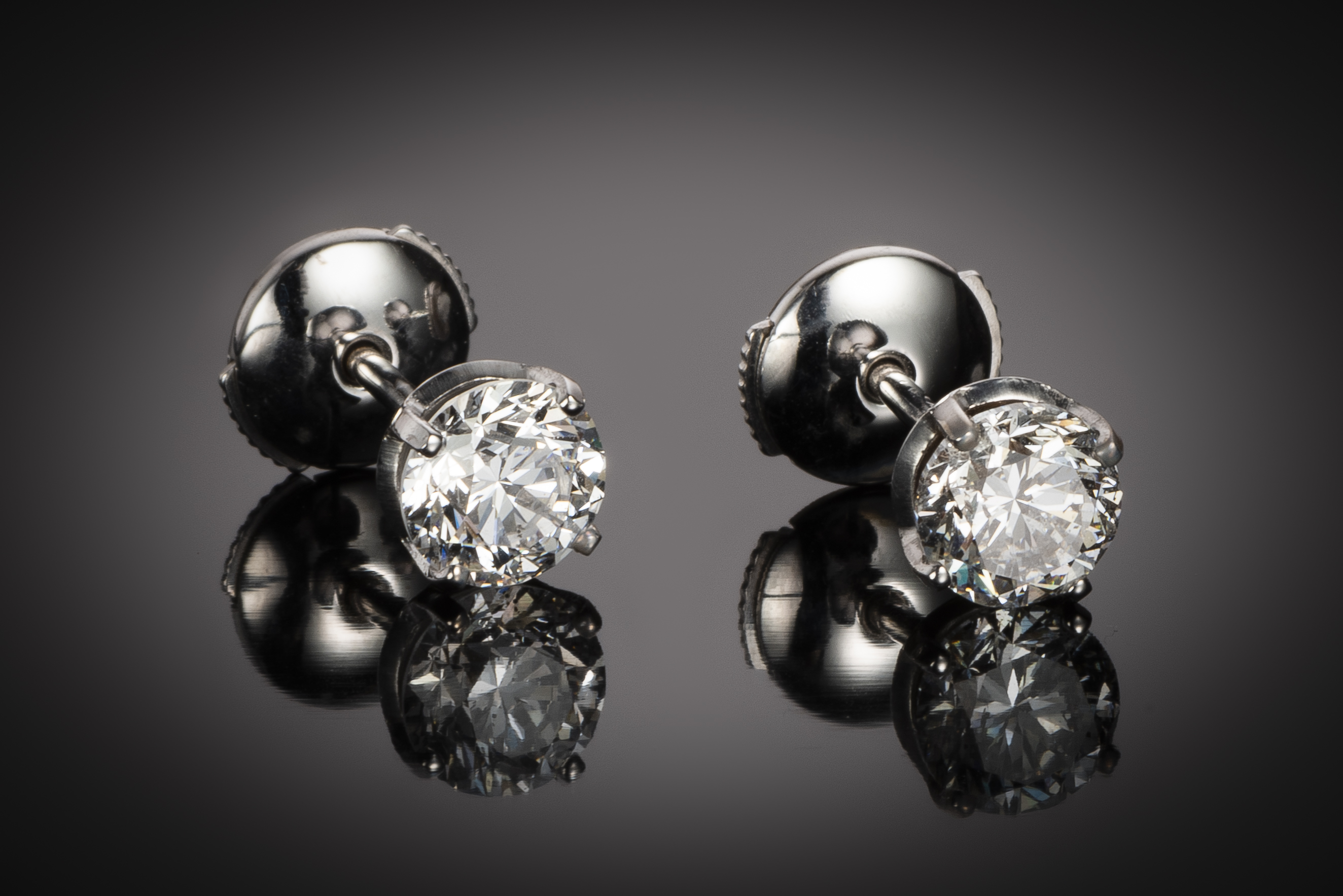 Boucles d’oreilles diamants brillant (1,80 carat, 2 x 90 carat – Blanc exceptionnel – Certificat IGI)-1