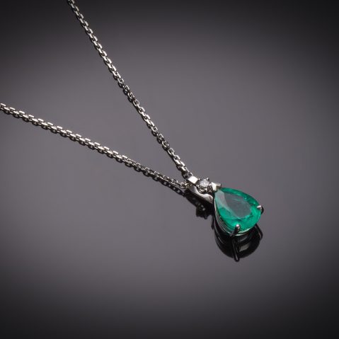 Pendentif émeraude vert intense (3,88 carats – certificat CGL) diamant