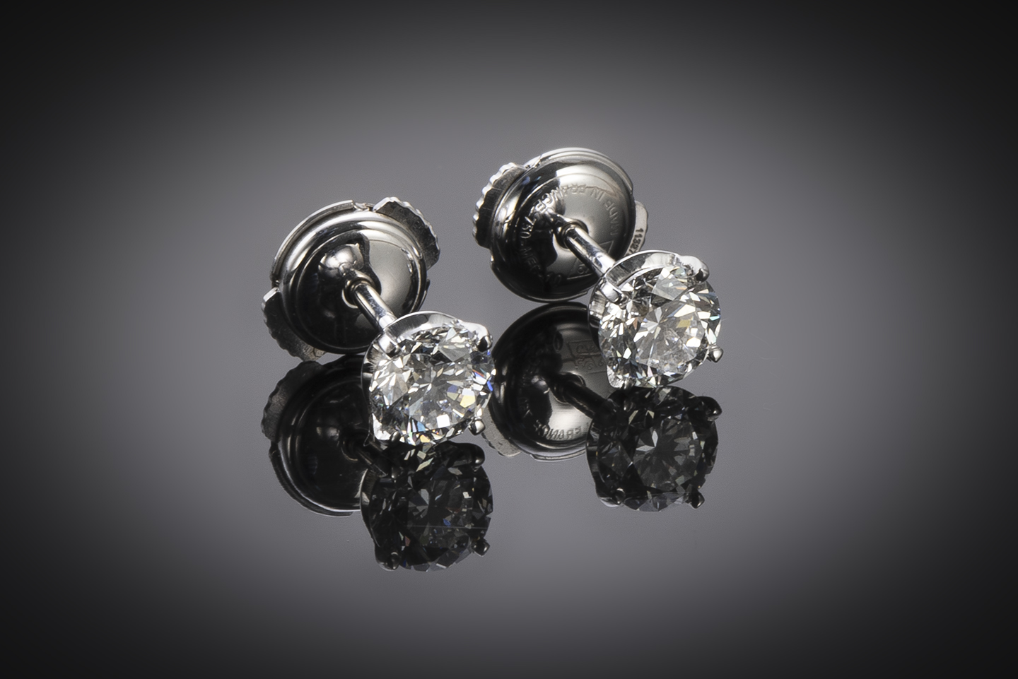 Boucles d’oreilles diamants (1,40 carat, 2 x 70 carat – E SI1, pas de fluorescence Certificats IGI)-1