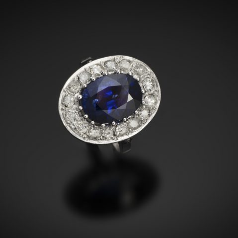 Bague Art Déco saphir 5, 12 carats, bleu intense (certificat laboratoire CGL) diamants