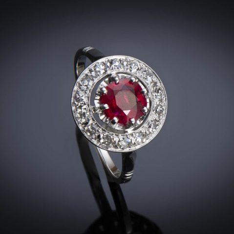 Bague Art Déco rubis birman naturel, rouge profond (certificat LFG) diamants